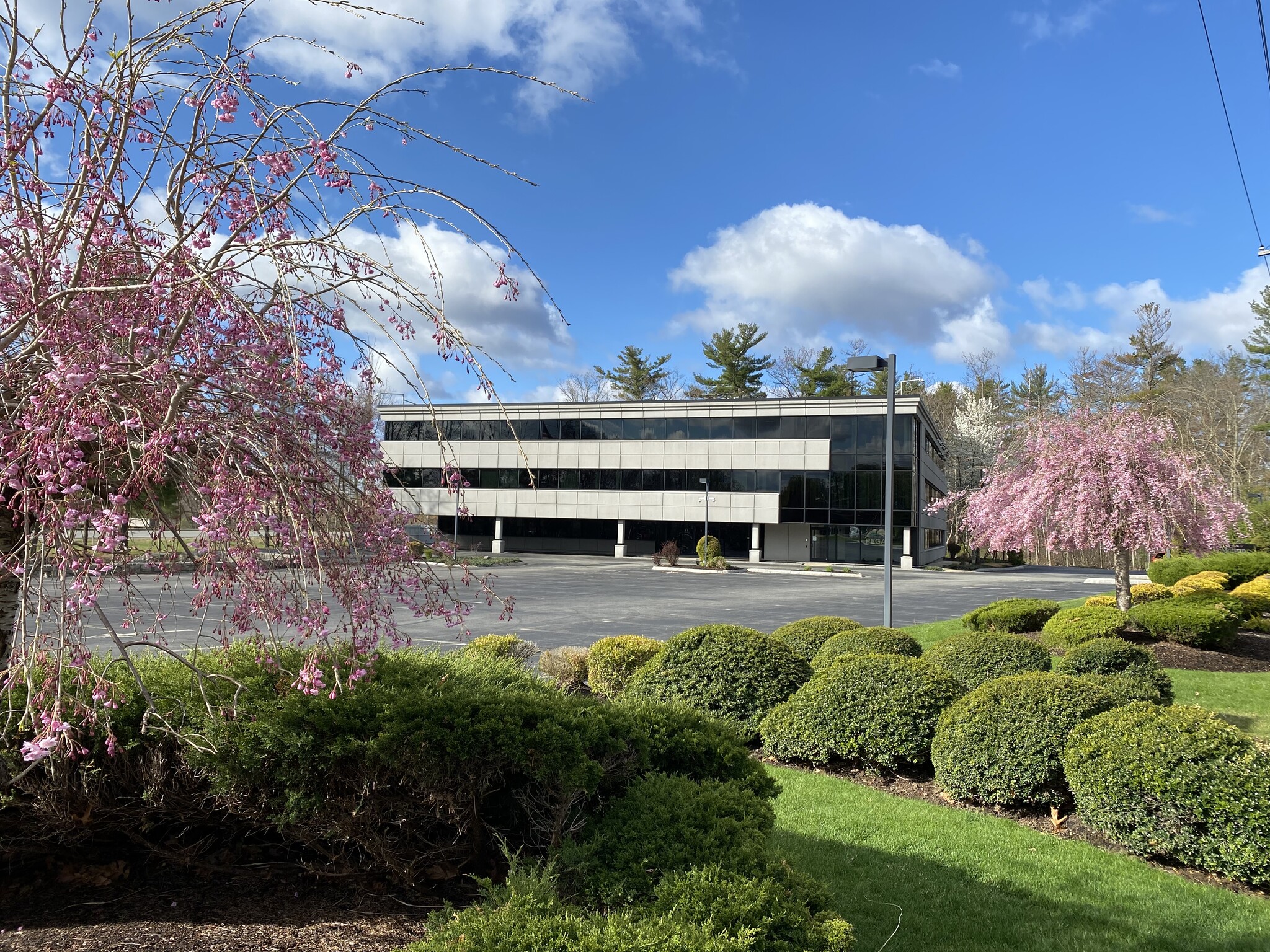 1 Northeastern Blvd, Salem, NH for lease Building Photo- Image 1 of 33