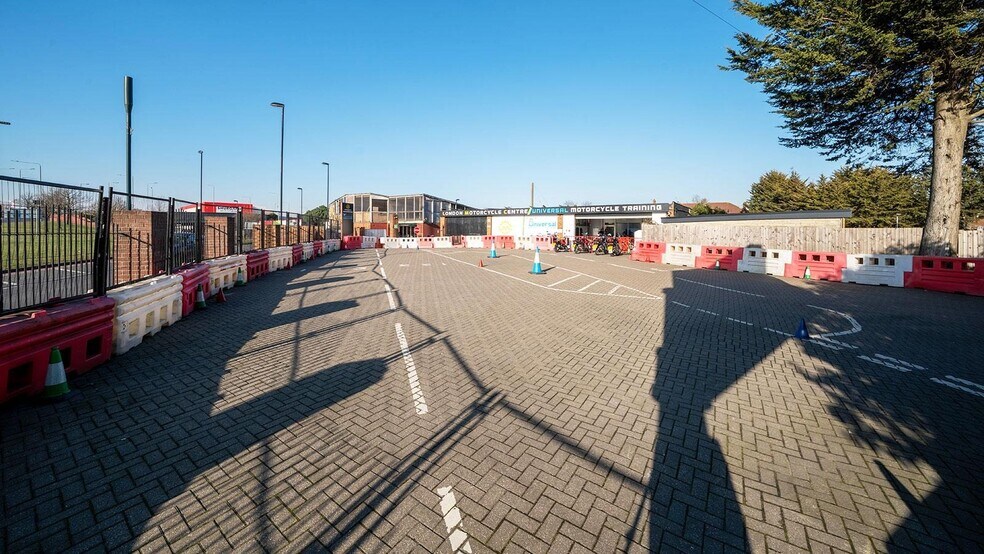 2 Ampere Way, Croydon for sale - Building Photo - Image 2 of 4