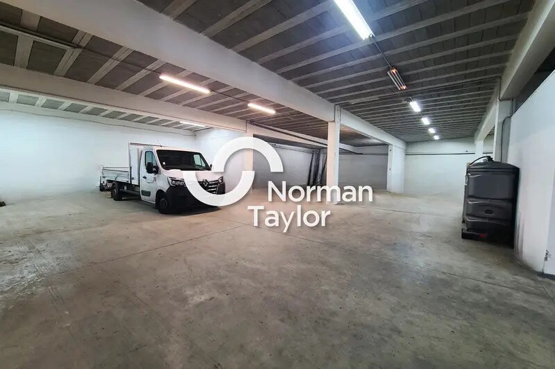 Flex in Villeneuve-lès-Béziers for lease - Building Photo - Image 1 of 7