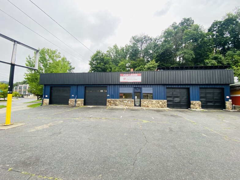 240 Biltmore Ave, Asheville, NC for lease - Building Photo - Image 2 of 24