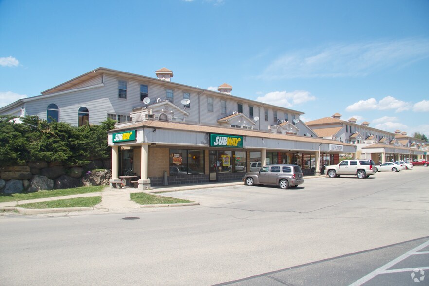 11-52 Glacier Edge Sq, Cross Plains, WI for sale - Primary Photo - Image 1 of 1