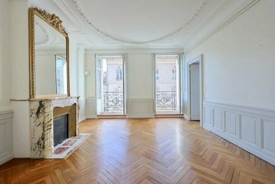 Office in Paris for lease - Interior Photo - Image 2 of 8