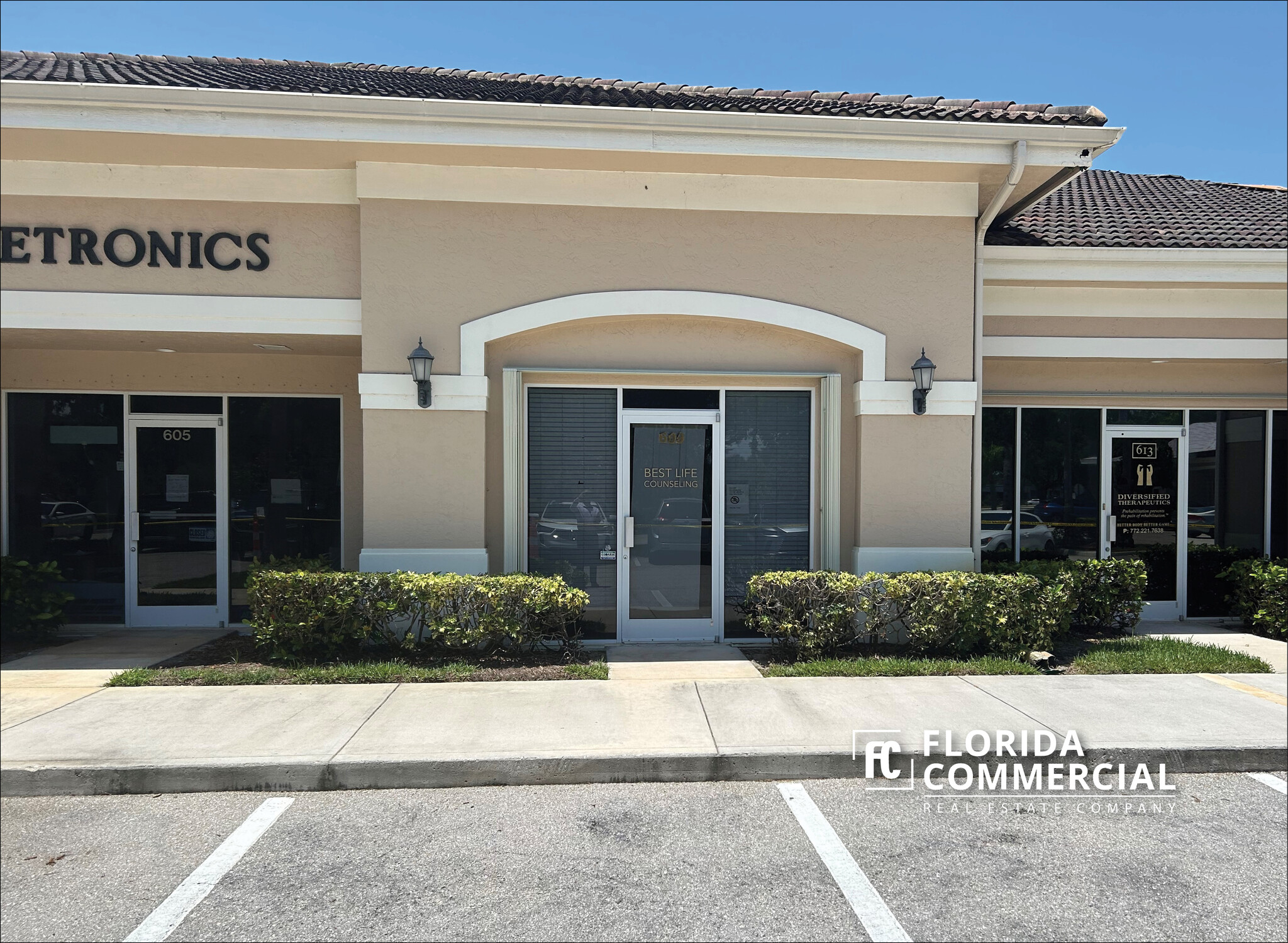 563-617 SE Central Pky, Stuart, FL for lease Building Photo- Image 1 of 7