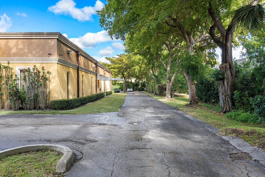 2745 W Cypress Creek Rd, Fort Lauderdale, FL for sale - Building Photo - Image 3 of 10