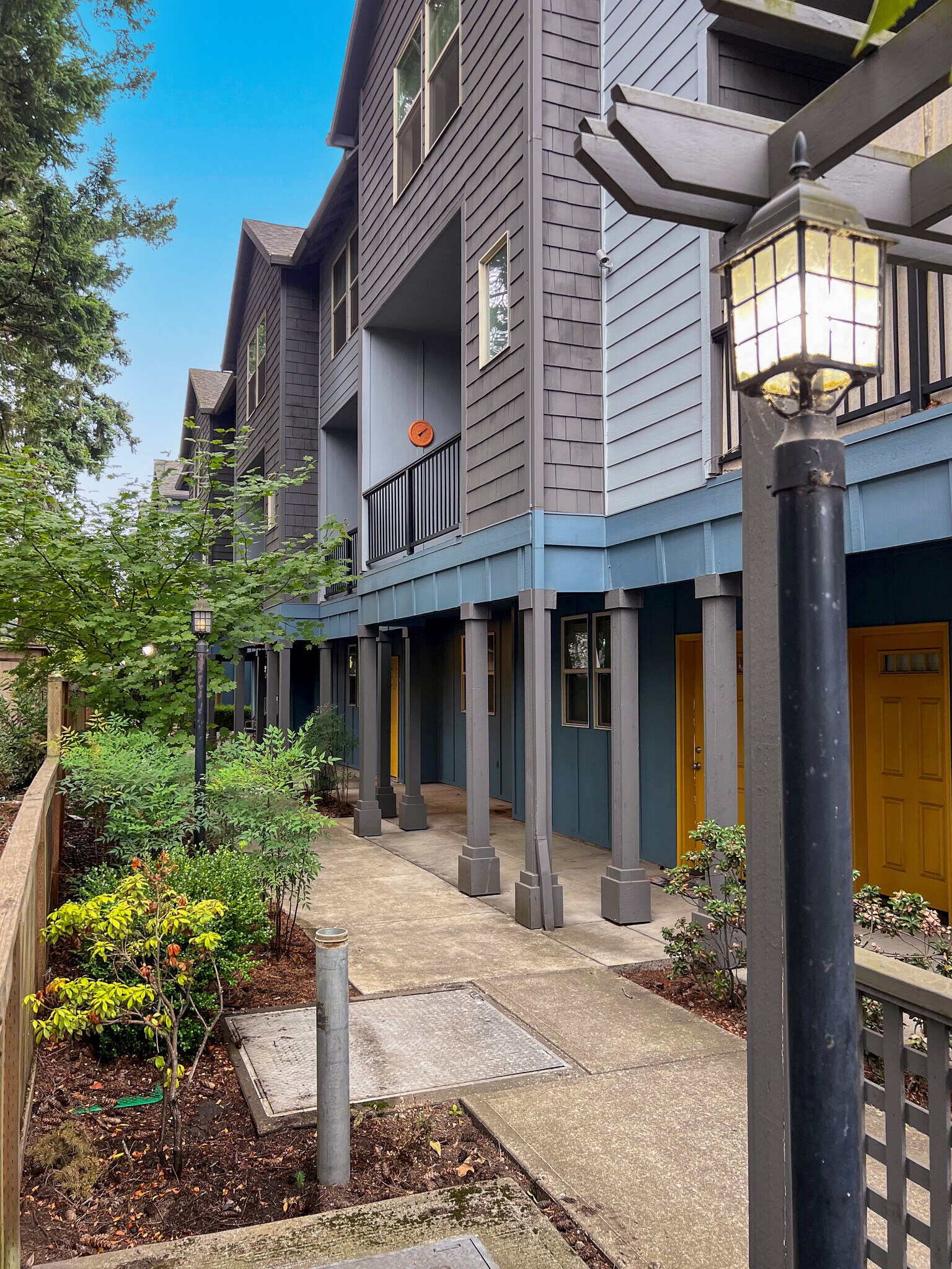 11012-11016 SE Stark St, Portland, OR for sale Primary Photo- Image 1 of 1