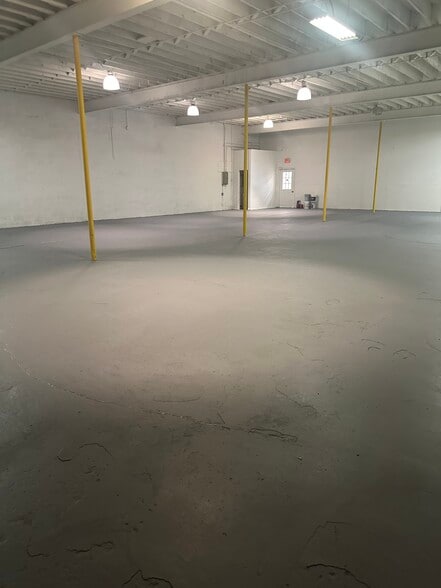 3056 NE 12th Ter, Oakland Park, FL for sale - Building Photo - Image 3 of 13