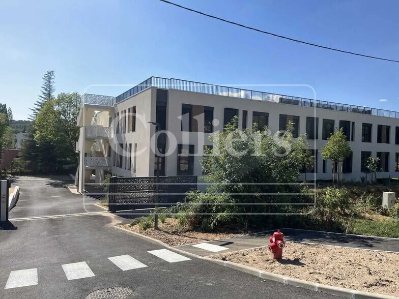 Office in Meyreuil for lease - Building Photo - Image 2 of 14