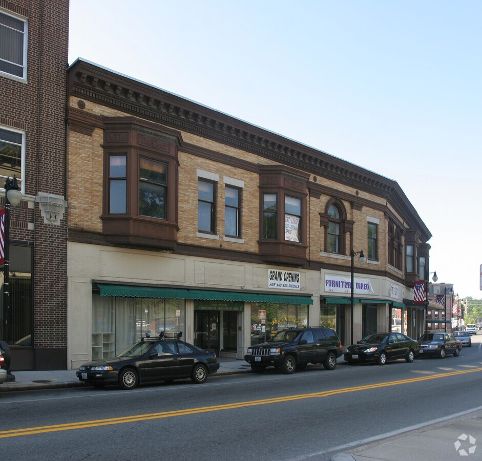 55 Main St, Woonsocket, RI 02895