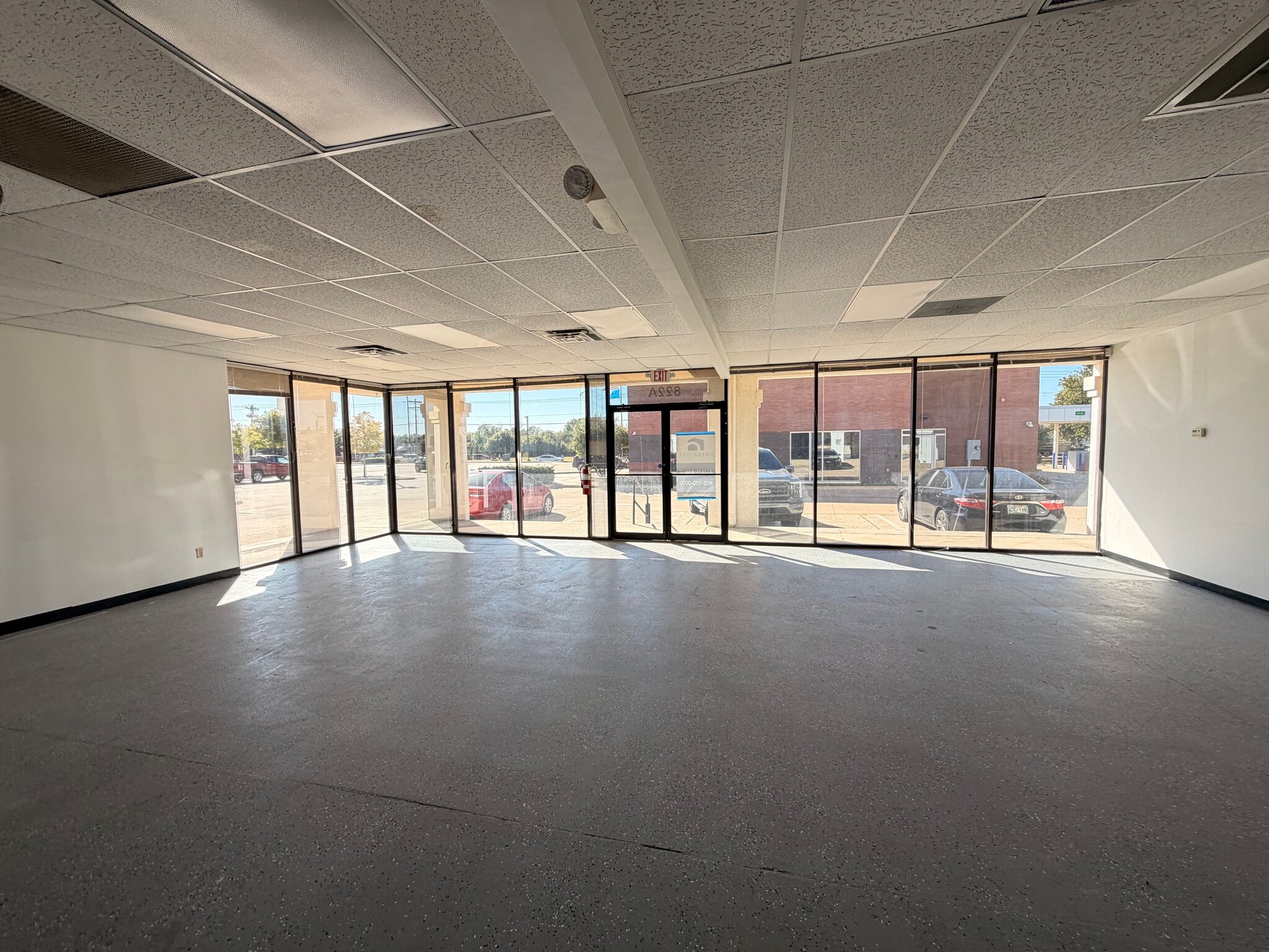 800-828 W Edmond Rd, Edmond, OK for lease Interior Photo- Image 1 of 2