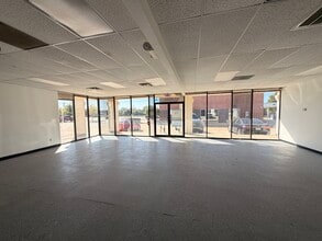 800-828 W Edmond Rd, Edmond, OK for lease Interior Photo- Image 1 of 2