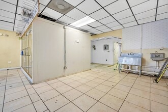 1224 NE 163rd St, North Miami Beach, FL for sale Interior Photo- Image 1 of 4