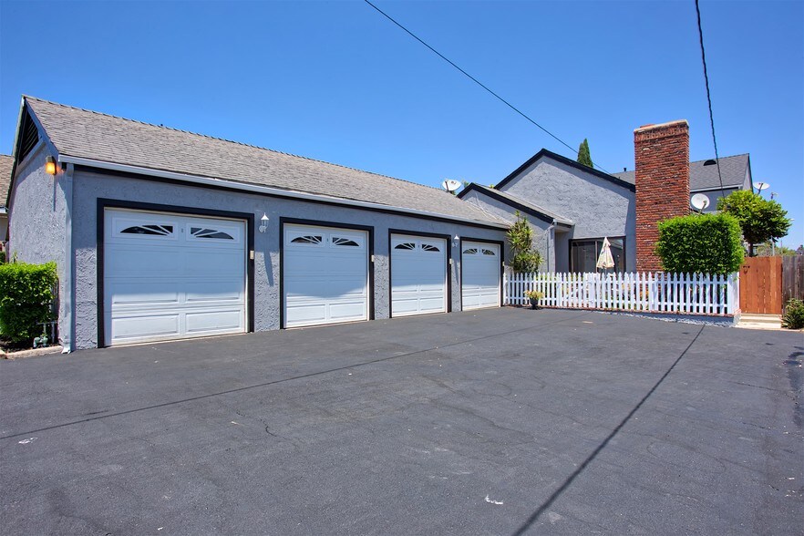 416 Hamilton St, Costa Mesa, CA 92627