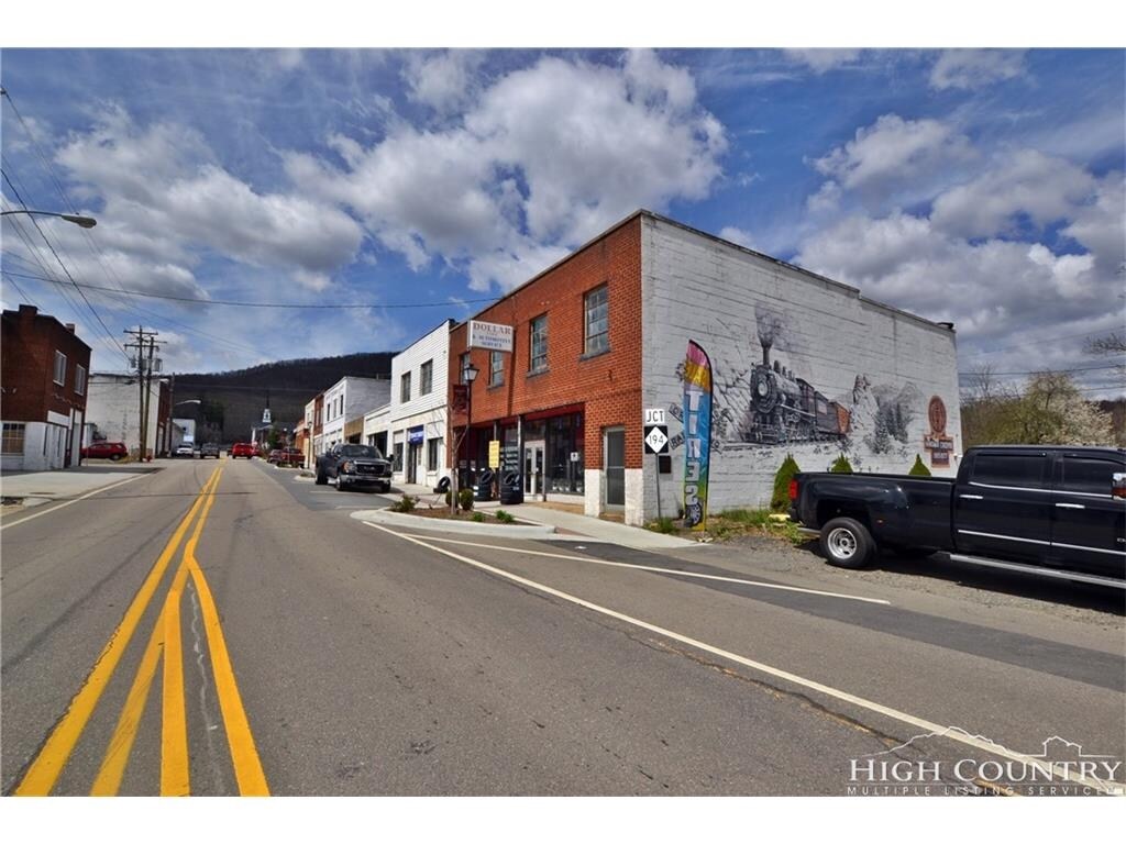 13 E 2nd St, West Jefferson, NC for sale Primary Photo- Image 1 of 1