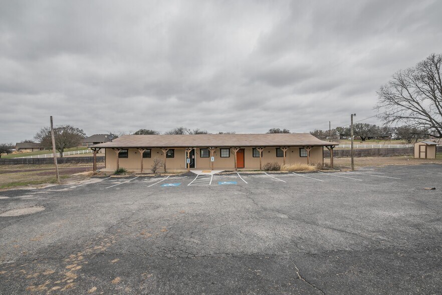901-903 Azle Hwy, Weatherford, TX for sale - Building Photo - Image 1 of 1