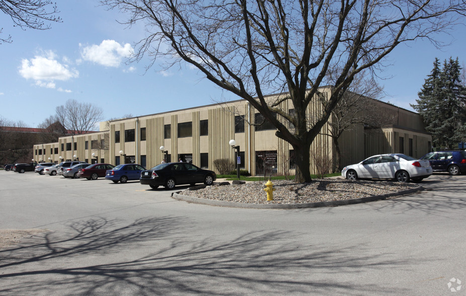 1454 30th St, West Des Moines, IA for lease - Building Photo - Image 3 of 9