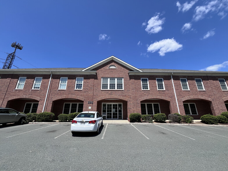 315-325 Winding River Ln, Charlottesville, VA for lease - Building Photo - Image 1 of 11