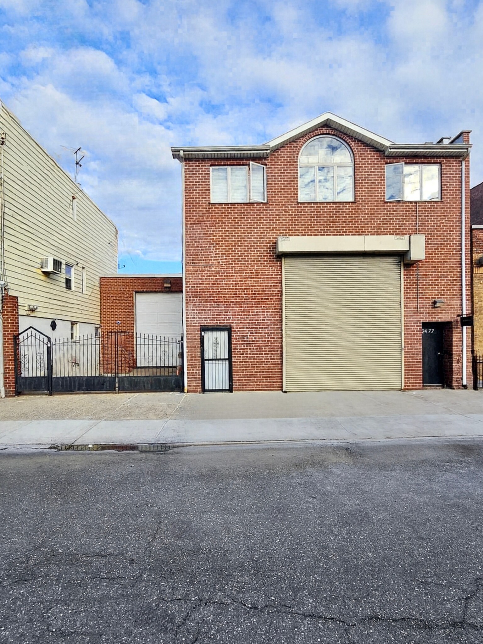 2477 47th St, Astoria, NY for lease Interior Photo- Image 1 of 2