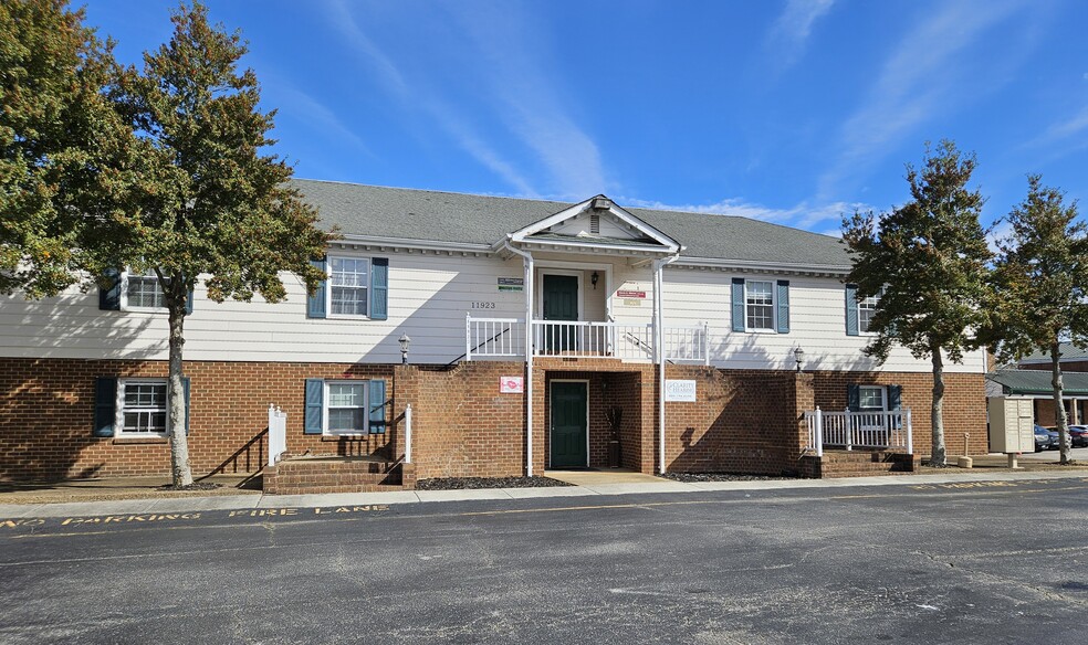 11923 Centre St, Chester, VA for lease - Primary Photo - Image 1 of 15