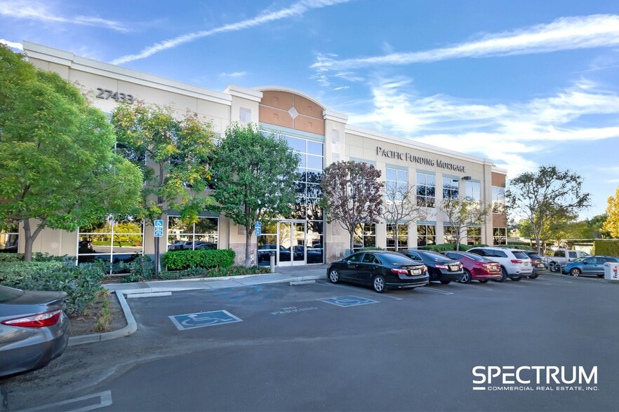 27433 Tourney Rd, Valencia, CA for lease - Building Photo - Image 1 of 22