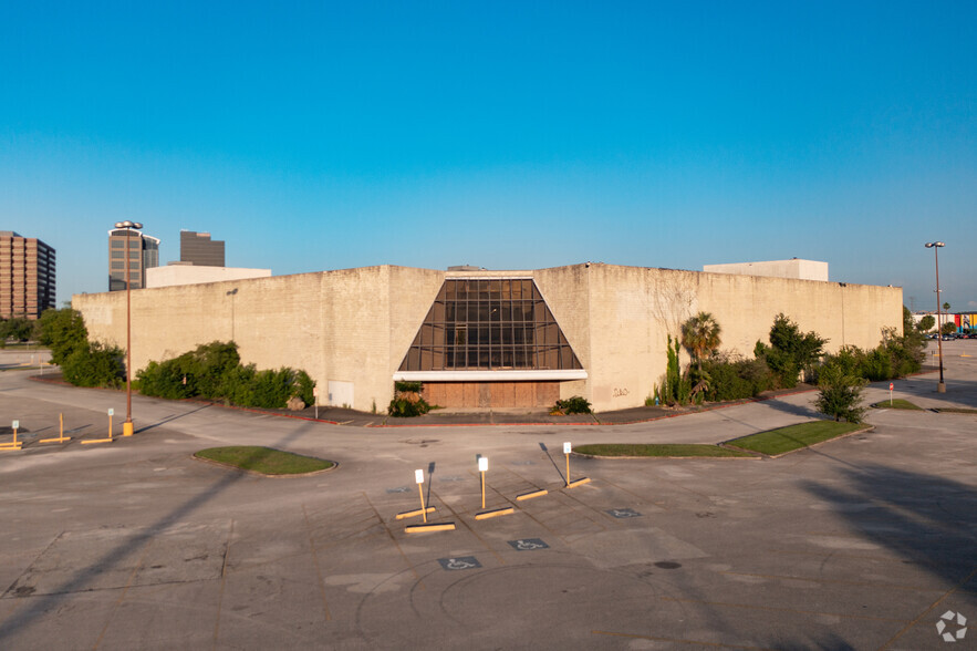 400 Greenspoint Mall, Houston, TX for sale - Primary Photo - Image 1 of 1