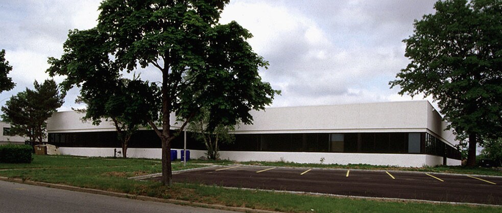 51 E Bethpage Rd, Plainview, NY for sale - Primary Photo - Image 1 of 1