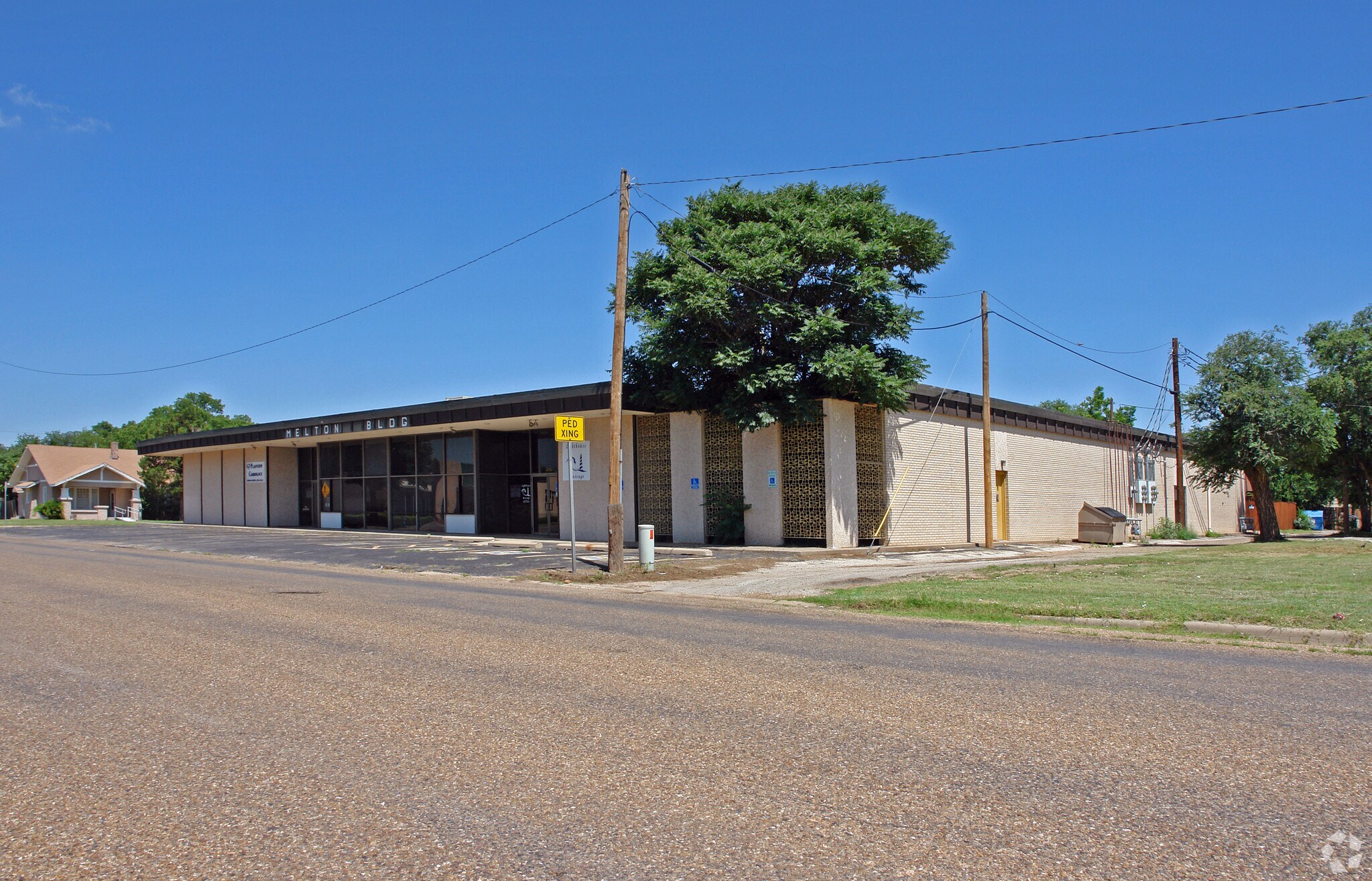 812 W 8th St, Plainview, TX 79072 Melton Building