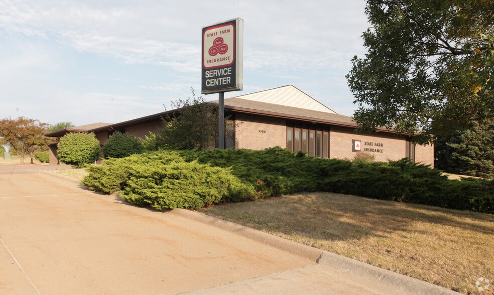 3582 Utica Ridge Rd, Bettendorf, IA 52722