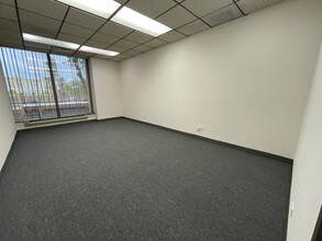 2454 E Dempster St, Des Plaines, IL for lease Interior Photo- Image 2 of 4