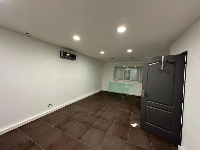 Industrial in Roquebrune-sur-Argens for lease - Interior Photo - Image 3 of 7