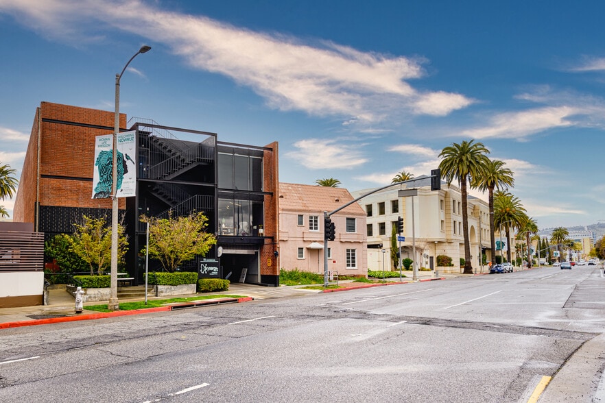 113 N San Vicente Blvd, Beverly Hills, CA for sale - Building Photo - Image 3 of 12