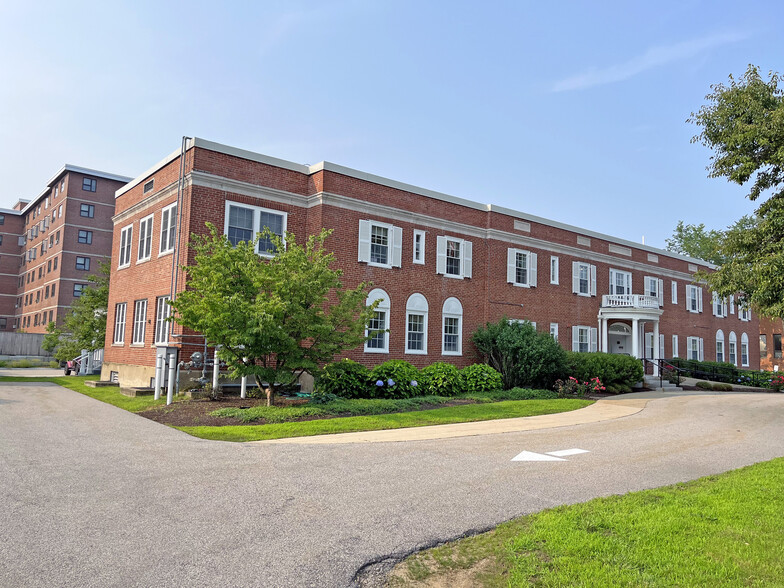 127 Parrott Ave, Portsmouth, NH for sale - Building Photo - Image 1 of 1