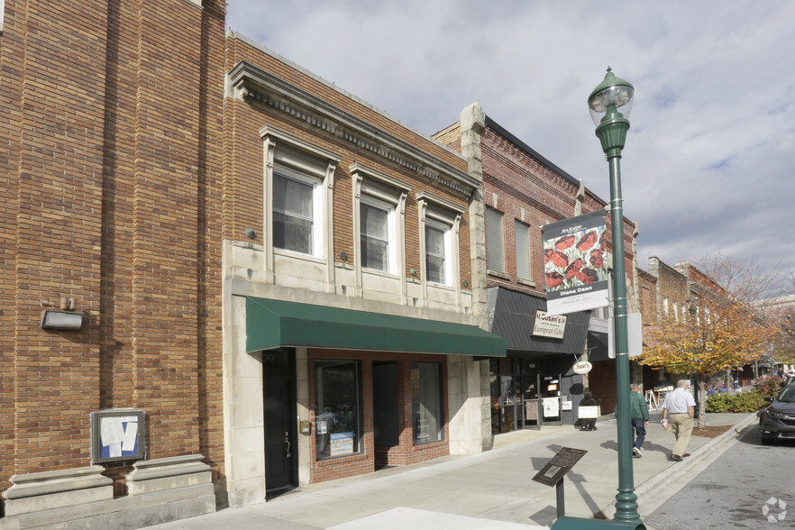 409-411 N Main St, Hendersonville, NC for sale - Primary Photo - Image 1 of 1