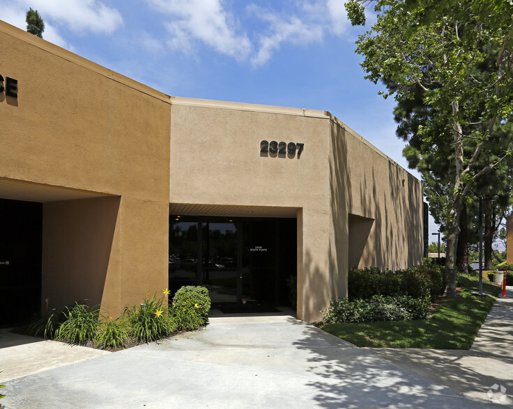 23297 South Pointe Dr, Laguna Hills, CA for lease - Building Photo - Image 1 of 7