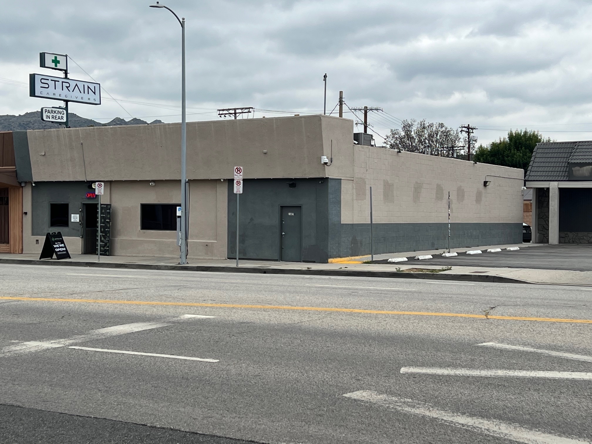 21627-21629 Devonshire St, Chatsworth, CA for lease Building Photo- Image 1 of 15