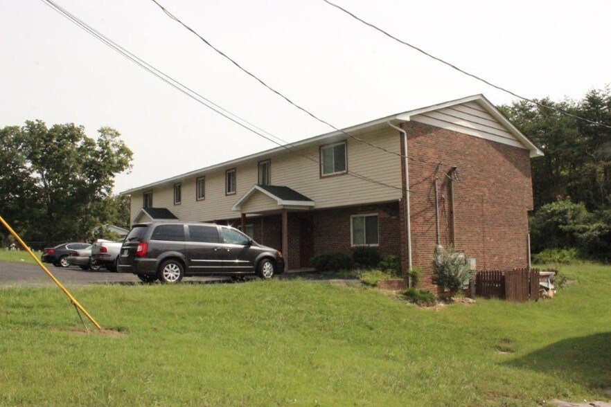 1919 E Old Topside Rd, Louisville, TN 37777