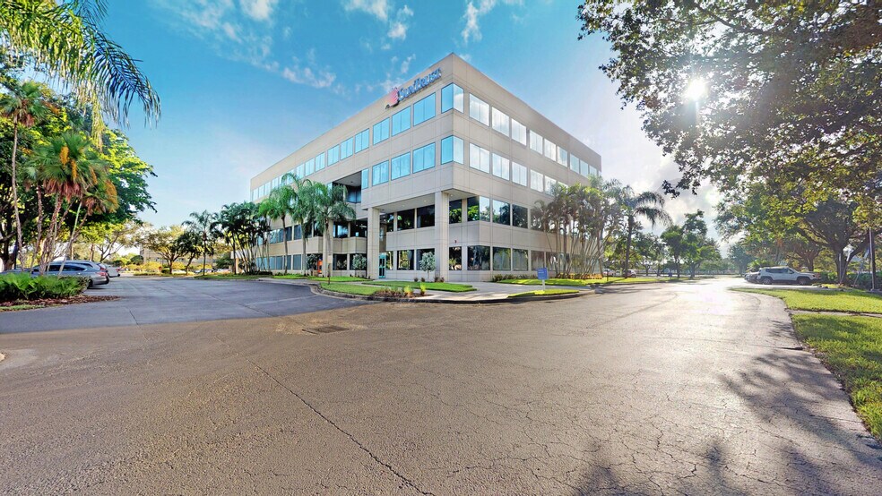 4415 Metro Pky, Fort Myers, FL for lease - Building Photo - Image 1 of 8