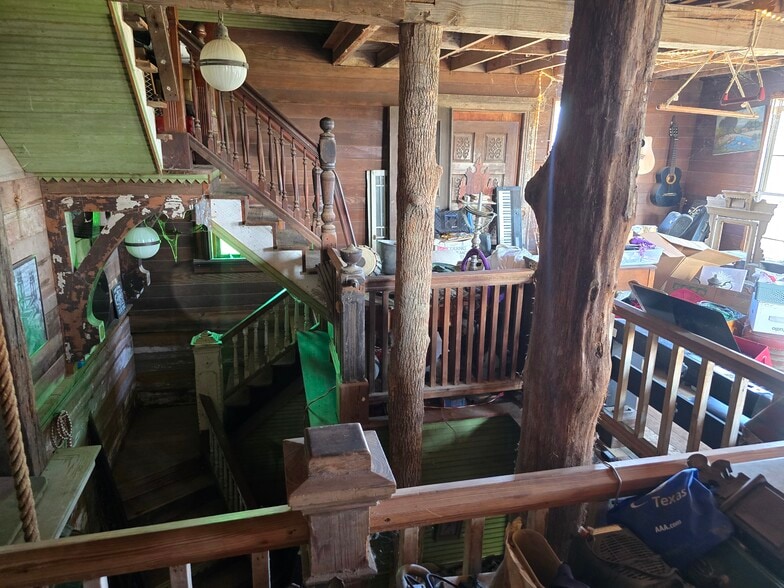 111 Salvage Way, Luling, TX for sale - Primary Photo - Image 1 of 21