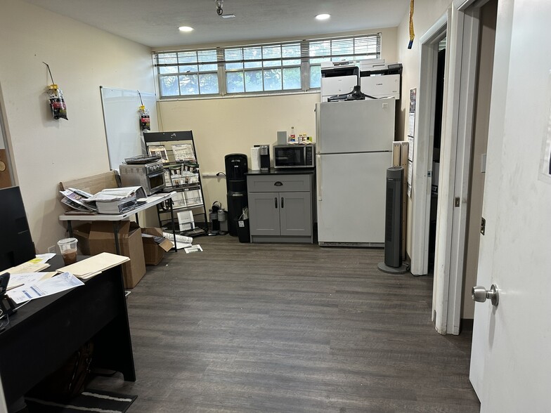 3606 E 4th Ave, Tampa, FL for lease - Interior Photo - Image 2 of 8