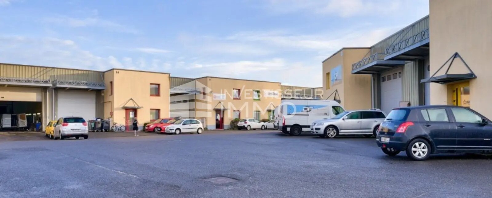 Flex in Pontault-Combault for lease Building Photo- Image 1 of 4
