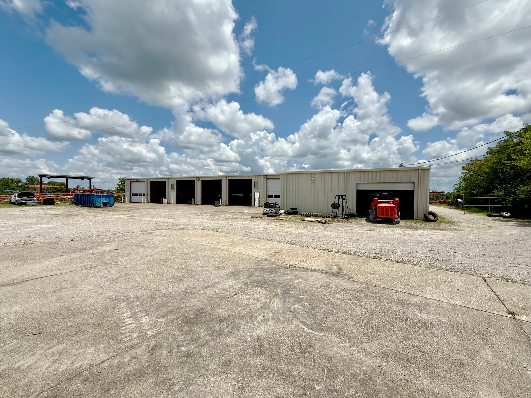 1760 Tom J Hitch Pky, Columbia, TN for lease Interior Photo- Image 1 of 17