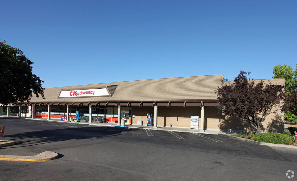 110 S 11th Ave, Hanford, CA for lease - Building Photo - Image 2 of 5