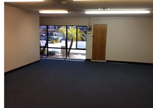 560 Greenbrier Dr, Oceanside, CA for lease Building Photo- Image 2 of 11