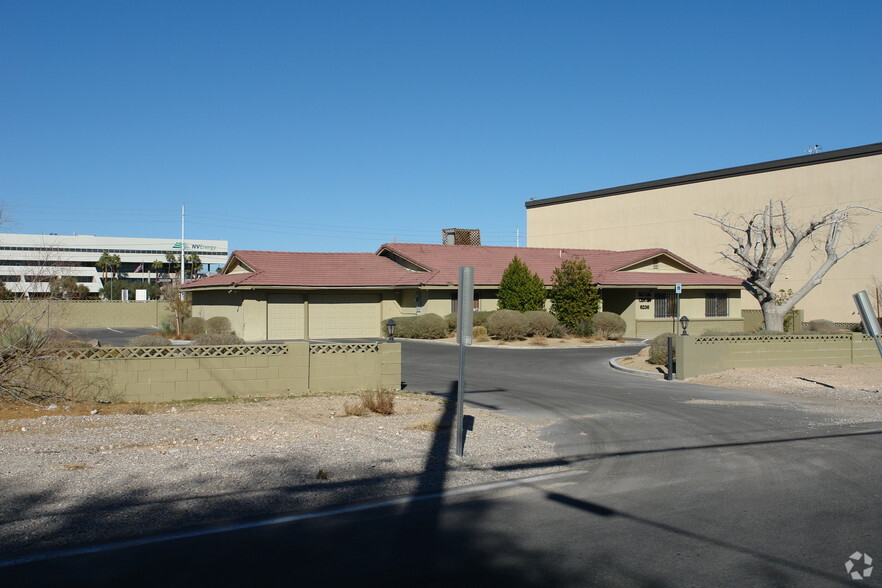 6236 Laredo St, Las Vegas, NV for lease - Building Photo - Image 3 of 4