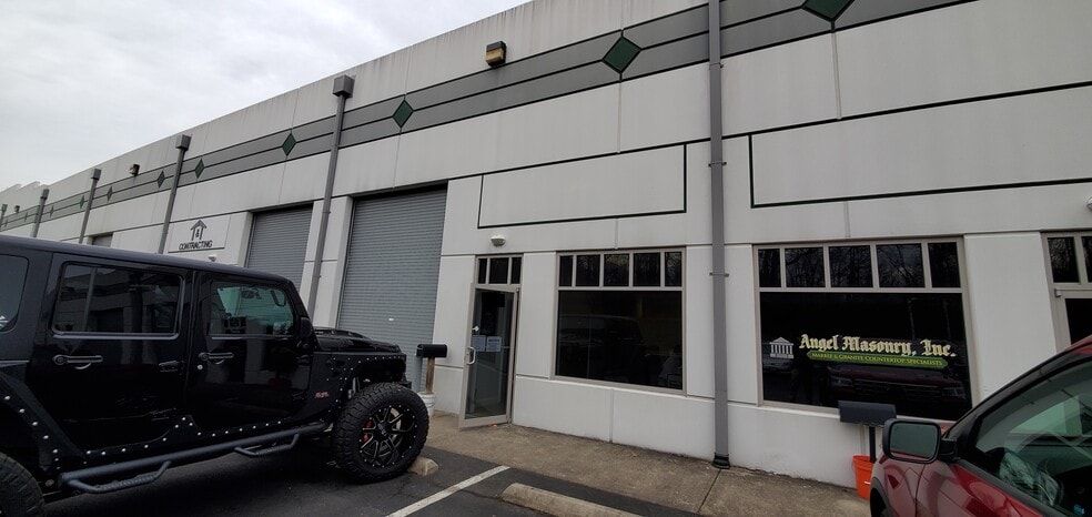 11482-11518 Robertson Dr, Manassas, VA for lease - Building Photo - Image 2 of 4