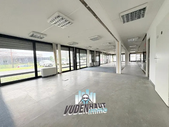 Location Bureaux 198 m² à 580 m² - Photo 1