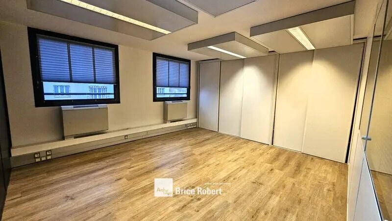 Office in Lyon for lease Interior Photo- Image 1 of 8