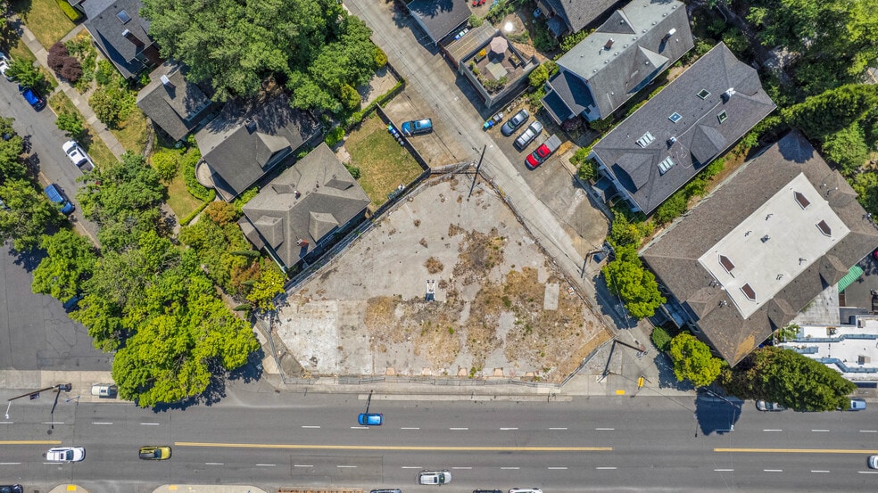 1312-1334 SE Hawthorne Blvd, Portland, OR for sale - Building Photo - Image 3 of 19