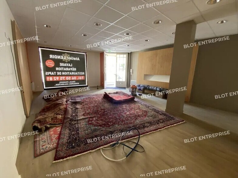 Retail in Dinard for lease - Interior Photo - Image 3 of 4