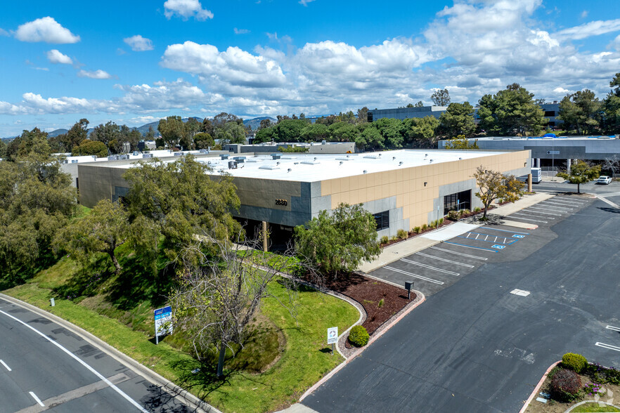 2630 Business Park Dr, Vista, CA for lease - Building Photo - Image 3 of 8