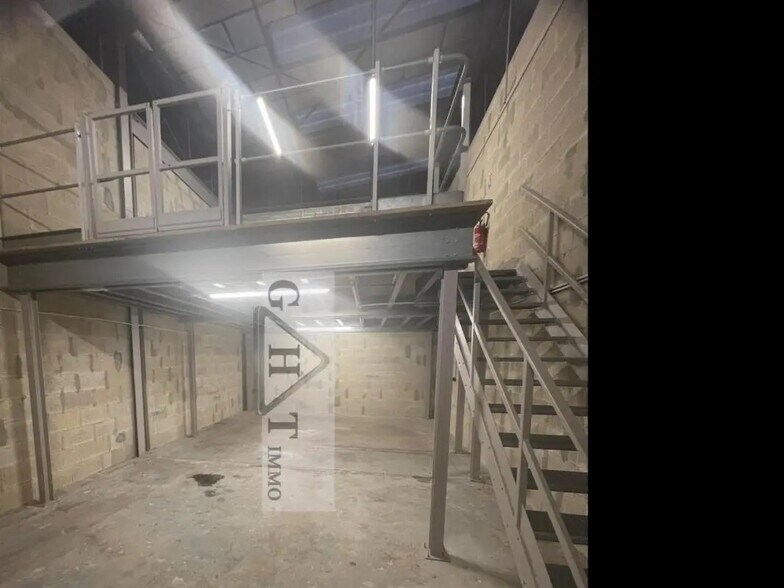 Office in BOISSY-L'AILLERIE for lease - Interior Photo - Image 1 of 4